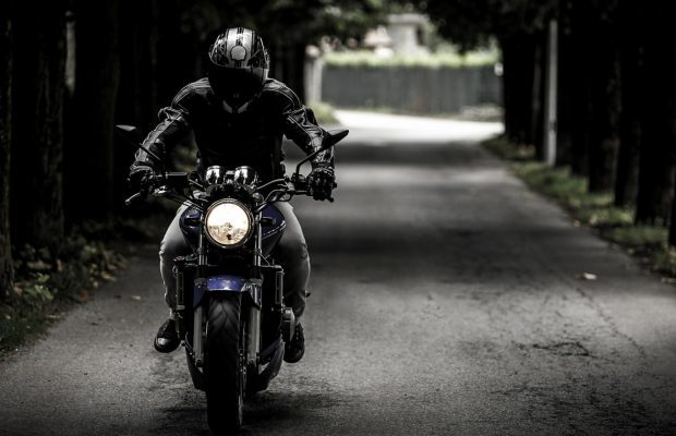 motards-quels-sont-equipements-indispensables-620x400-8957595
